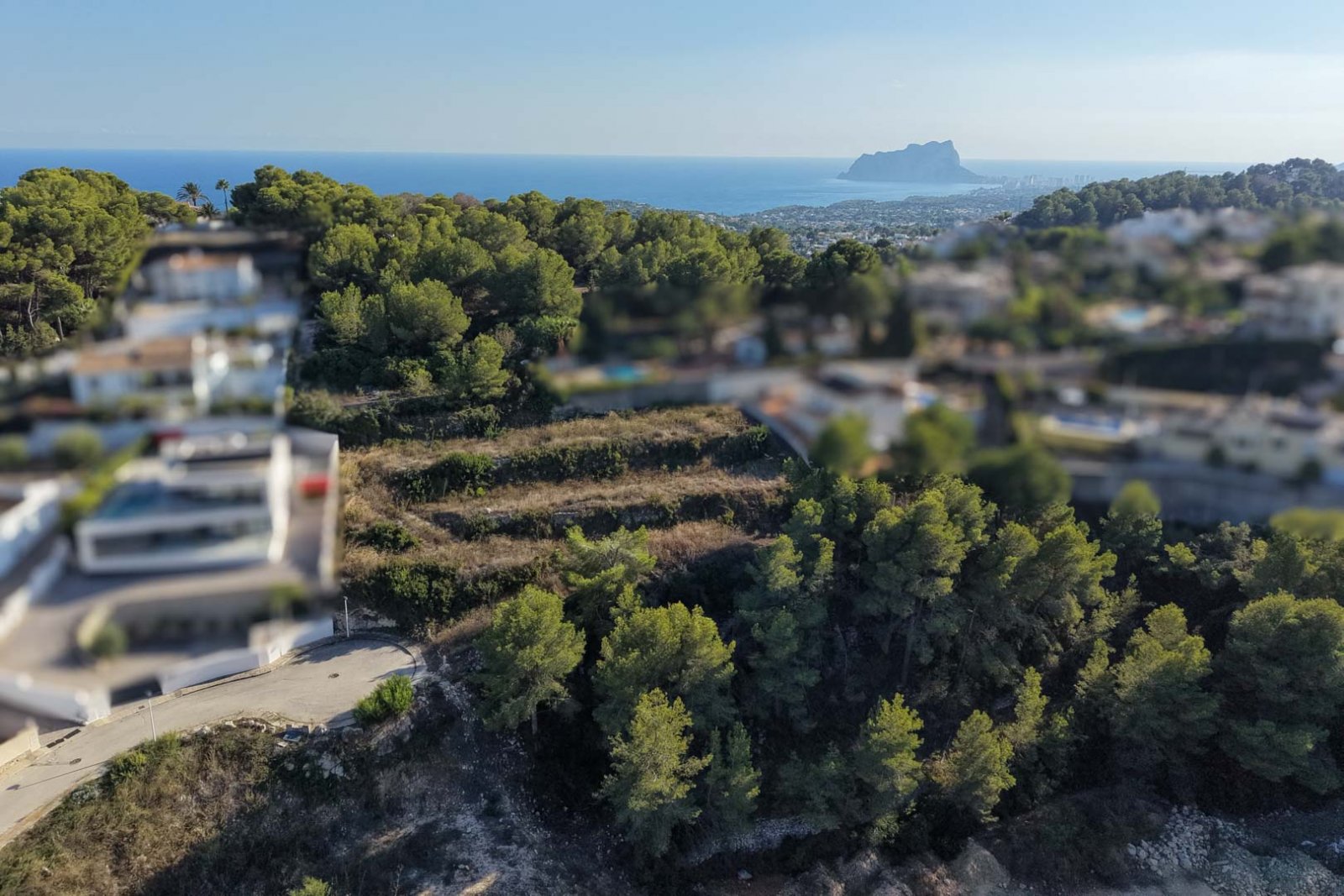 8303MOR Stadtgrundstück mit freiem Blick auf die Berge und teilweise auf das Meer, zu verkaufen in Moraira.  8303MOR Stadtgrundstück mit freiem Blick auf die Berge und teilweise auf das Meer, zu verkaufen in Moraira.