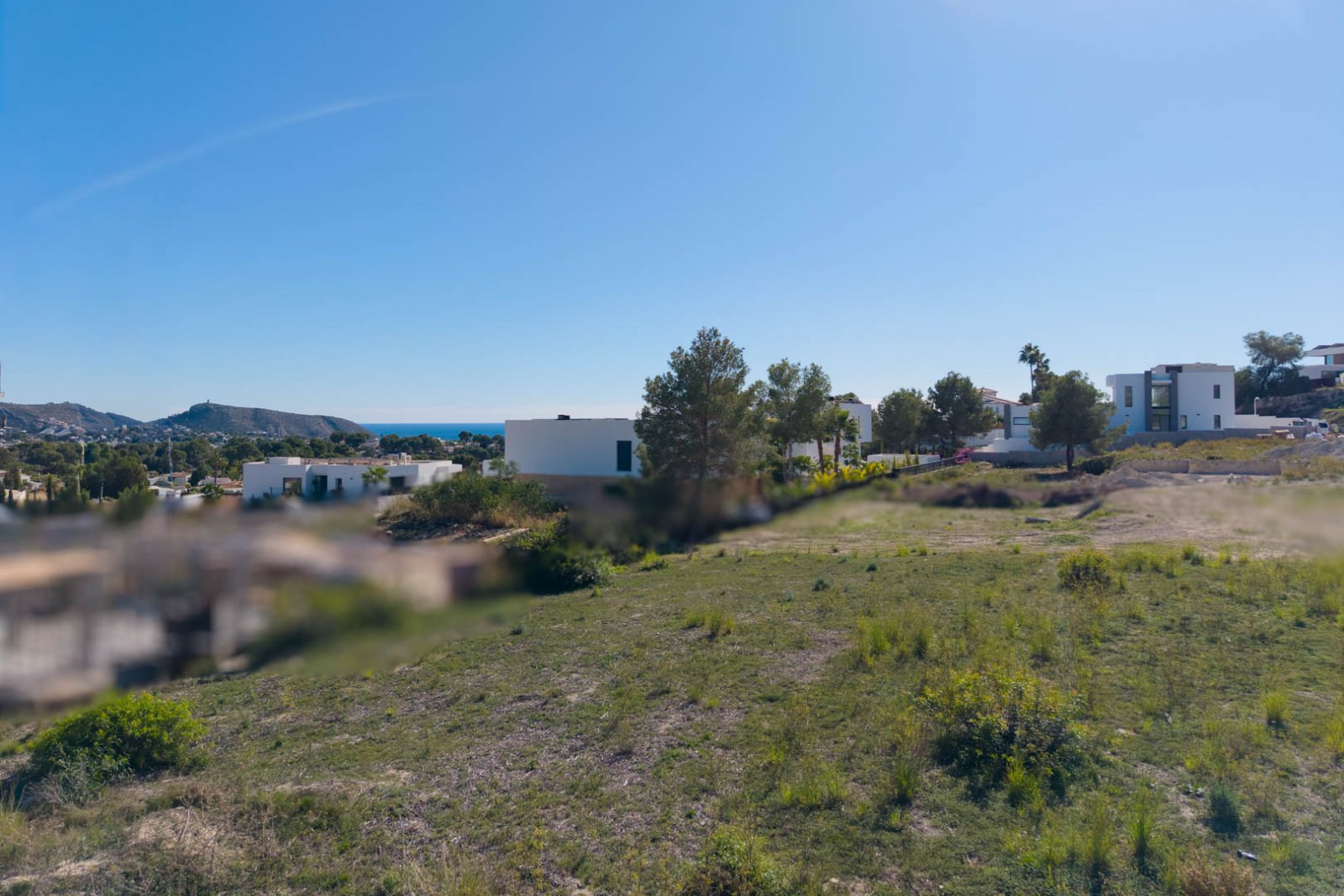 8306MOR Flaches Stadtgrundstück mit freiem Blick ins Tal und teilweisem Meerblick in Moraira zu verkaufen. 8306MOR Flaches Stadtgrundstück mit freiem Blick ins Tal und teilweisem Meerblick in Moraira zu verkaufen.